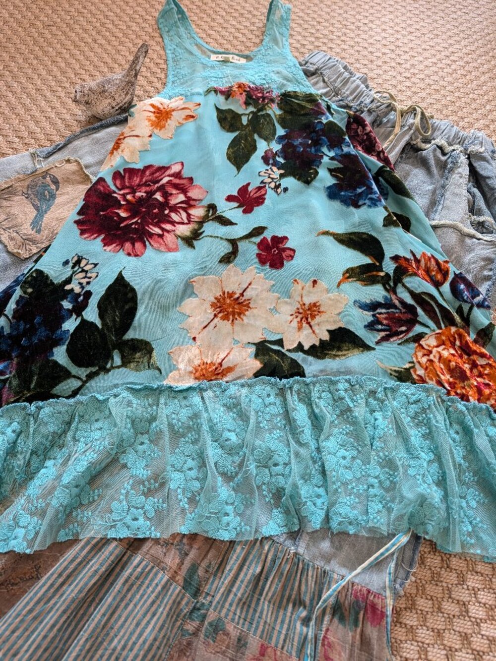 NEW!!!!!A RARE BIRD FLORAL VELVET/LACE TUNIC-ONE SIZE